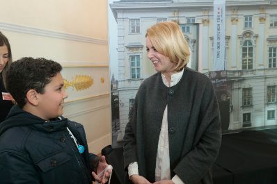 Am 26. Oktober 2015 empfing Staatssekret&auml;rin Sonja Ste&szlig;l im Rahmen des Nationalfeiertages Besucherinnen und Besucher im Bundeskanzleramt.