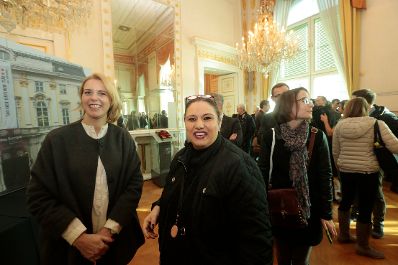 Am 26. Oktober 2015 empfing Staatssekret&auml;rin Sonja Ste&szlig;l im Rahmen des Nationalfeiertages Besucherinnen und Besucher im Bundeskanzleramt.