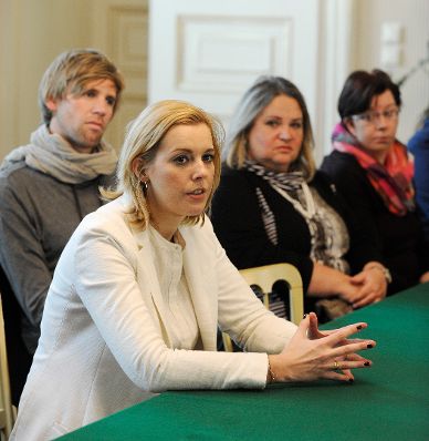 Am 5. November 2015 begr&uuml;&szlig;te Staatssekret&auml;rin Sonja Ste&szlig;l Mitglieder der Bundesfinanzakademie im Bundeskanzleramt.