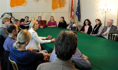 Am 5. November 2015 begr&uuml;&szlig;te Staatssekret&auml;rin Sonja Ste&szlig;l Mitglieder der Bundesfinanzakademie im Bundeskanzleramt.