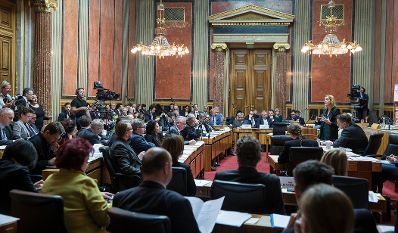 Am 18. November 2015 fand die parlamentarische Enquete &quot;Digitaler Wandel und Politik&quot; statt. Im Bild Staatssekret&auml;rin Sonja Ste&szlig;l.