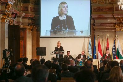 Am 23. November 2015 sprach Staatssekret&auml;rin Sonja Ste&szlig;l (im Bild) Gru&szlig;worte beim 12. Vienna Economic Forum &ndash; Vienna Dialogue 2015 im Palais Nieder&ouml;sterreich.