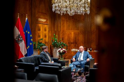 Am 27. Oktober 2025 empfing Bundeskanzler Christian Stocker (r.) den Pr&auml;sidenten des Bundesverwaltungsgericht Christian Filzwieser (l.) zu einem Arbeitsgespr&auml;ch.