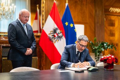 Am 28. M&auml;rz 2025 empfing Bundeskanzler Christian Stocker (l.) den Landeshauptmann von S&uuml;dtirol, Arno Kompatscher (r.), zu einem Arbeitsgespr&auml;ch.