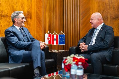 Am 28. M&auml;rz 2025 empfing Bundeskanzler Christian Stocker (r.) den Landeshauptmann von S&uuml;dtirol, Arno Kompatscher (l.), zu einem Arbeitsgespr&auml;ch.