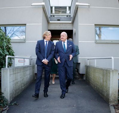 Am 4. April 2025 besuchte Bundeskanzler Christian Stocker (r.) im Rahmen seines Bundesl&auml;ndertags in der Steiermark das RCPE-Forschungszentrum.
