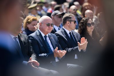 Am 11. Mai 2025 nahm Bundeskanzler Christian Stocker am Festakt zum Gedenken an die Befreiung des KZ-Gusen und KZ-Mauthausen teil.