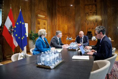 Am 15. Mai 2025 empfing Bundeskanzler Christian Stocker (m.) den nieder&ouml;sterreichischen Landesrat Ludwig Schleritzko (2.v.l.) zu einem Arbeitsgespr&auml;ch.