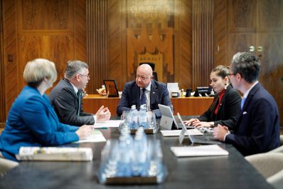 Am 15. Mai 2025 empfing Bundeskanzler Christian Stocker (m.) den nieder&ouml;sterreichischen Landesrat Ludwig Schleritzko (2.v.l.) zu einem Arbeitsgespr&auml;ch.