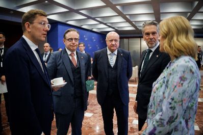 Am 16. Mai 2025 reiste Bundeskanzler Christian Stocker (m.) zu einem Arbeitsbesuch nach Albanien. Im Bild beim Gipfeltreffen der Europ&auml;ischen Politischen Gemeinschaft (EPG).