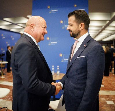 Am 16. Mai 2025 reiste Bundeskanzler Christian Stocker (l.) zu einem Arbeitsbesuch nach Albanien. Im Bild beim Gipfeltreffen der Europ&auml;ischen Politischen Gemeinschaft (EPG).