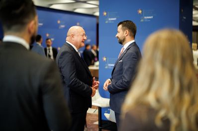 Am 16. Mai 2025 reiste Bundeskanzler Christian Stocker (m.l.) zu einem Arbeitsbesuch nach Albanien. Im Bild beim Gipfeltreffen der Europ&auml;ischen Politischen Gemeinschaft (EPG).