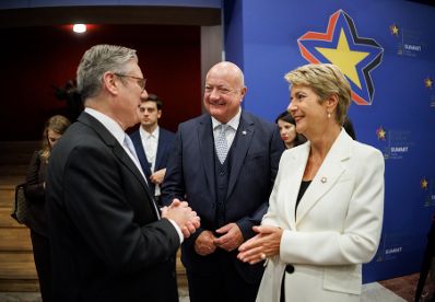 Am 16. Mai 2025 reiste Bundeskanzler Christian Stocker (m.) zu einem Arbeitsbesuch nach Albanien. Im Bild beim Gipfeltreffen der Europ&auml;ischen Politischen Gemeinschaft (EPG).