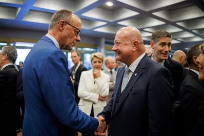 Am 16. Mai 2025 reiste Bundeskanzler Christian Stocker (m.r.) zu einem Arbeitsbesuch nach Albanien. Im Bild mit dem dem Bundeskanzler der Bundesrepublik Deutschland, Friedrich Merz (m.l.), beim Gipfeltreffen der Europ&auml;ischen Politischen Gemeinschaft (EPG).