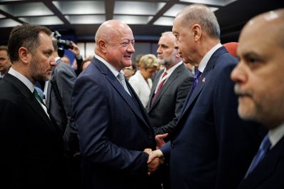 Am 16. Mai 2025 reiste Bundeskanzler Christian Stocker (m.l.) zu einem Arbeitsbesuch nach Albanien. Im Bild mit dem dem Pr&auml;sidenten der Republik T&uuml;rkei, Recep Tayyip Erdoğan (m.r.), beim Gipfeltreffen der Europ&auml;ischen Politischen Gemeinschaft (EPG).