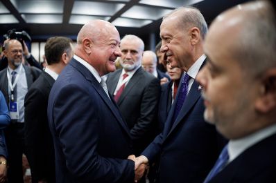 Am 16. Mai 2025 reiste Bundeskanzler Christian Stocker (m.l.) zu einem Arbeitsbesuch nach Albanien. Im Bild mit dem dem Pr&auml;sidenten der Republik T&uuml;rkei, Recep Tayyip Erdoğan (m.r.), beim Gipfeltreffen der Europ&auml;ischen Politischen Gemeinschaft (EPG).