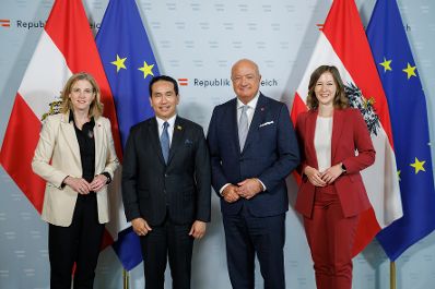 Am 3. Juni 2025 empfingen Bundeskanzler Christian Stocker, Bundesministerin Beate Meinl-Reisinger und Bundesministerin Claudia Plakolm den Diplomatischen Corps und VertreterInnen von Internationalen Organisationen im Bundeskanzleramt.