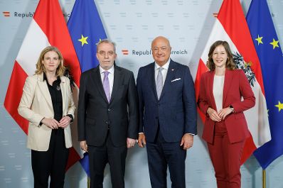 Am 3. Juni 2025 empfingen Bundeskanzler Christian Stocker, Bundesministerin Beate Meinl-Reisinger und Bundesministerin Claudia Plakolm den Diplomatischen Corps und VertreterInnen von Internationalen Organisationen im Bundeskanzleramt.