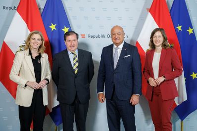 Am 3. Juni 2025 empfingen Bundeskanzler Christian Stocker, Bundesministerin Beate Meinl-Reisinger und Bundesministerin Claudia Plakolm den Diplomatischen Corps und VertreterInnen von Internationalen Organisationen im Bundeskanzleramt.