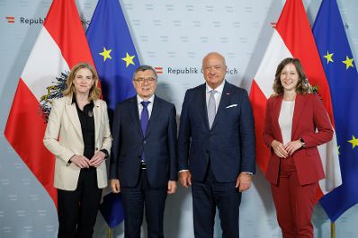 Am 3. Juni 2025 empfingen Bundeskanzler Christian Stocker, Bundesministerin Beate Meinl-Reisinger und Bundesministerin Claudia Plakolm den Diplomatischen Corps und VertreterInnen von Internationalen Organisationen im Bundeskanzleramt.