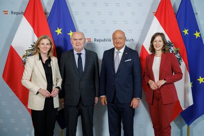 Am 3. Juni 2025 empfingen Bundeskanzler Christian Stocker, Bundesministerin Beate Meinl-Reisinger und Bundesministerin Claudia Plakolm den Diplomatischen Corps und VertreterInnen von Internationalen Organisationen im Bundeskanzleramt.