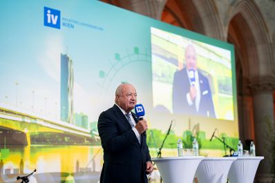 Am 4. Juni 2025 besuchte Bundeskanzler Christian Stocker (im Bild) das Sommerfest der Industriellenvereinigung Wien im Wiener Rathaus.