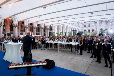 Am 4. Juni 2025 besuchte Bundeskanzler Christian Stocker (l.) das Sommerfest der Industriellenvereinigung Wien im Wiener Rathaus.