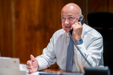 Am 4. Juni 2025 telefonierte Bundeskanzler Christian Stocker (im Bild) mit dem Pr&auml;sidenten des Europ&auml;ischen Rates Ant&oacute;nio Costa.