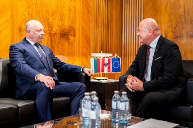 Am 12. Juni 2025 empfing Bundeskanzler Christian Stocker (r.) den Ministerpr&auml;sidenten von Bulgarien, Rosen Zhelyazkov (l.).