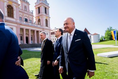 Am 13. Juni 2025 nahm Bundeskanzler Christian Stocker (r.) am Europa-Forum Wachau teil. Im Bild mit dem Ministerpr&auml;sidenten der Republik Moldau, Dorin Recean (m.r.).