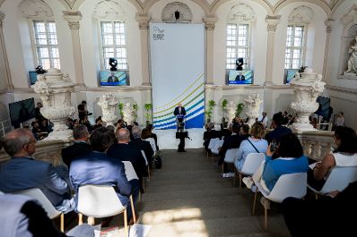 Am 13. Juni 2025 nahm Bundeskanzler Christian Stocker (m.) am Europa-Forum Wachau teil.