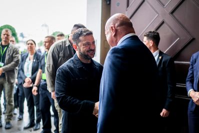 Am 16. Juni 2025 empfing Bundeskanzler Christian Stocker (m.r.) den Pr&auml;sidenten der Ukraine Wolodymyr Selenskyj (m.l.) zu einem Arbeitsgespr&auml;ch.
