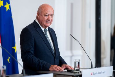 Am 16. Juni 2025 empfing Bundeskanzler Christian Stocker (im Bild) den Pr&auml;sidenten der Ukraine Wolodymyr Selenskyj zu einem Arbeitsgespr&auml;ch. Im Bild beim anschlie&szlig;enden Doorstep.