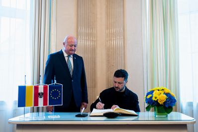 Am 16. Juni 2025 empfing Bundeskanzler Christian Stocker (l.) den Pr&auml;sidenten der Ukraine Wolodymyr Selenskyj (r.) zu einem Arbeitsgespr&auml;ch.