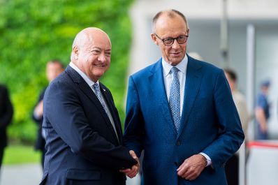 Am 27. Juni 2025 reiste Bundeskanzler Christian Stocker (l.) zu einem Arbeitsbesuch nach Berlin. Im Bild mit dem Bundeskanzler von der Bundesrepublik Deutschland Friedrich Merz (r.).
