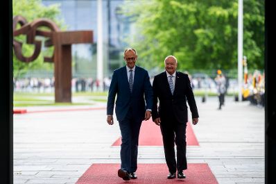 Am 27. Juni 2025 reiste Bundeskanzler Christian Stocker (r.) zu einem Arbeitsbesuch nach Berlin. Im Bild mit dem Bundeskanzler von der Bundesrepublik Deutschland Friedrich Merz (l.).
