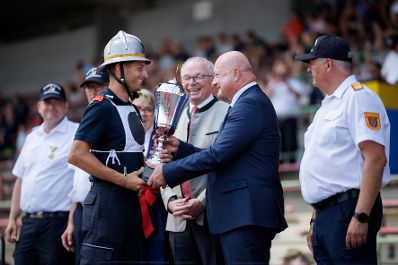 Am 29. Juni 2025 nahm Bundeskanzler Christian Stocker an der Siegerehrung des 73. N&Ouml; Landesfeuerwehrleistungsbewerb teil.