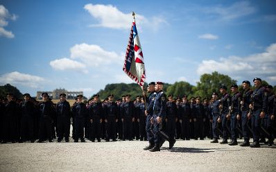 Am 30. Juni 2025 nahm Bundeskanzler Christian Stocker gemeinsam mit Bundesminister Gerhard Karner, anl&auml;sslich des Festaktes &bdquo;20 Jahre Zusammenlegung Gendarmerie und Polizei&ldquo; an der Angelobung und Ausmusterung von Polizistinnen und Polizisten im Schloss Sch&ouml;nbrunn teil.