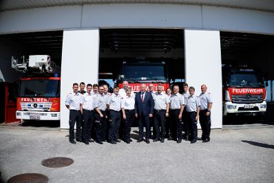Am 1. Juli 2025 besuchte Bundeskanzler Christian Stocker (im Bild) im Rahmen seines Bundesl&auml;ndertages im Burgenland die Freiwillige Feuerwehr Mattersburg.