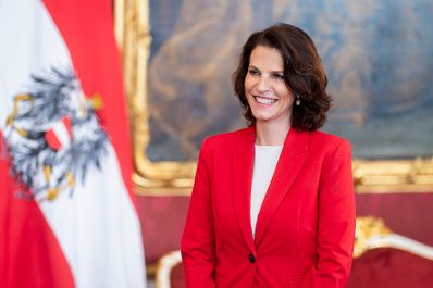 Am 8. Juli 2025 wurde Landeshauptfrau Karoline Edtstadler (im Bild) von Bundespr&auml;sident Alexander Van der Bellen angelobt.