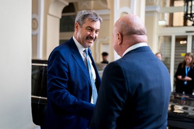 Am 10. Juli 2025 empfing Bundeskanzler Christian Stocker (r.) den Ministerpr&auml;sidenten des Freistaates Bayern Markus S&ouml;der (l.) zu einem Arbeitsgespr&auml;ch im Bundeskanzleramt.