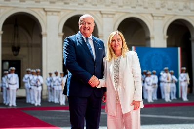 Am 15. Juli 2025 reiste Bundeskanzler Christian Stocker (l.) zu einem Arbeitsbesuch nach Rom. Im Bild mit der Premierministerin von Italien Giorgia Meloni (r.).
