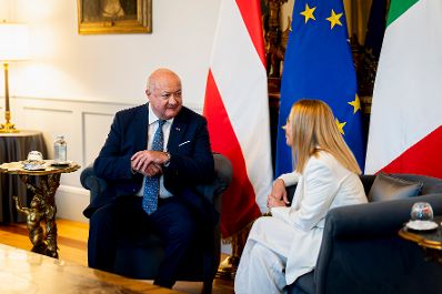 Am 15. Juli 2025 reiste Bundeskanzler Christian Stocker (l.) zu einem Arbeitsbesuch nach Rom. Im Bild bei einem Arbeitsgespr&auml;ch mit der Premierministerin von Italien Giorgia Meloni (r.).