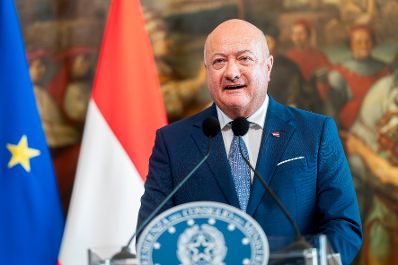 Am 15. Juli 2025 reiste Bundeskanzler Christian Stocker (im Bild) zu einem Arbeitsbesuch nach Rom. Im Bild bei einem gemeinsamen Pressestatement mit der Premierministerin von Italien Giorgia Meloni.