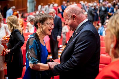 Am 16. Juli 2025 besuchte Bundeskanzler Christian Stocker (r.) die Er&ouml;ffnung der 79. Bregenzer Festspiele. Im Bild mit der Regierungschefin von Liechtenstein Brigitte Haas (l.).
