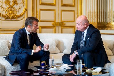 Am 18. Juli 2025 reiste Bundeskanzler Christian Stocker (r.) zu einem Arbeitsbesuch nach Paris. Im Bild mit dem Pr&auml;sidenten von Frankreich, Emmanuel Macron (l.).