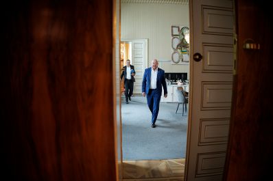 Am 29. Juli 2025 empfing Bundeskanzler Christian Stocker (m.) den Gesch&auml;ftsf&uuml;hrer der BMW Group Werk Steyr Klaus von Moltke im Bundeskanzleramt zu einem Arbeitsgespr&auml;ch.