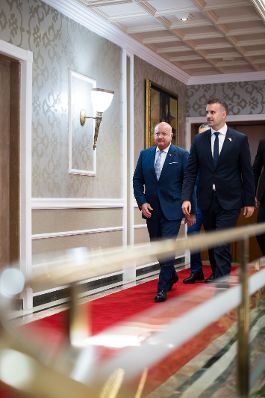 Am 11. August 2025 reiste Bundeskanzler Christian Stocker (l.) zu einem Arbeitsbesuch nach Montenegro. Im Bild mit dem Premierminister von Montenegro, Milojko Spajic (r.).