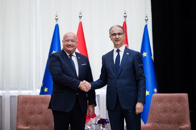 Am 12. August 2025 reiste Bundeskanzler Christian Stocker (l.) zu einem Arbeitsbesuch nach Serbien. Im Bild mit dem Ministerpr&auml;sidenten von Serbien Đuro Macut (r.).