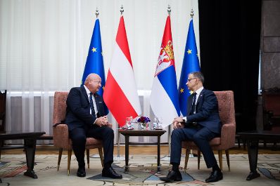 Am 12. August 2025 reiste Bundeskanzler Christian Stocker (l.) zu einem Arbeitsbesuch nach Serbien. Im Bild mit dem Ministerpr&auml;sidenten von Serbien Đuro Macut (r.).